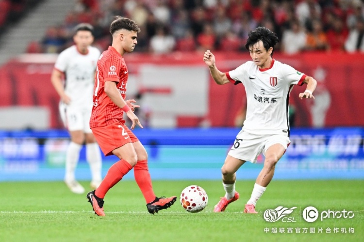 上海海港3-0成都蓉城,下轮将客场挑战天津津门虎队 上海海港3-0成都蓉城,下轮将客场挑战天津津门虎队