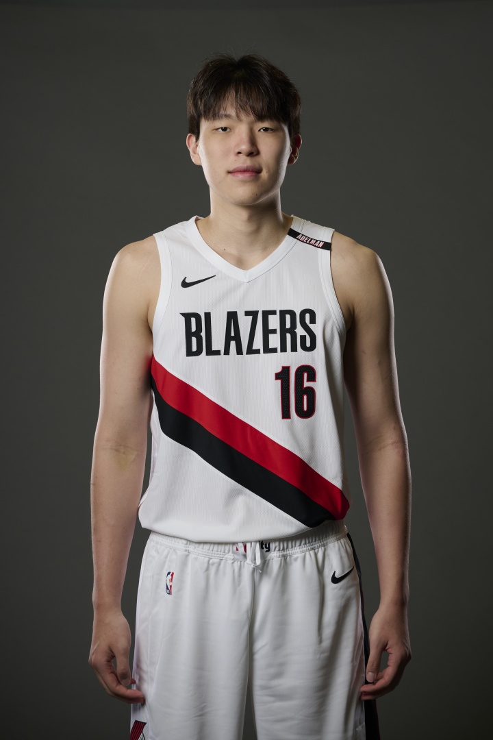 媒体人:这几场看下来 开拓者看来还是认为杨瀚森只能防沉退 媒体人:这几场看下来 开拓者看来还是认为杨瀚森只能防沉退