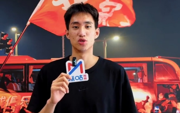 于金永:现在站在门里感觉不一样了 亚运会时开会比平常多很多 于金永:现在站在门里感觉不一样了 亚运会时开会比平常多很多
