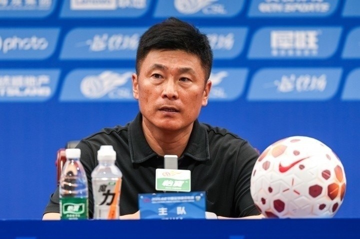 媒体人:土帅抱怨没机会?李国旭带领大连英博从中冠到中超争冠 媒体人:土帅抱怨没机会?李国旭带领大连英博从中冠到中超争冠
